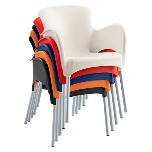 Plastové zahradní židle do restaurace